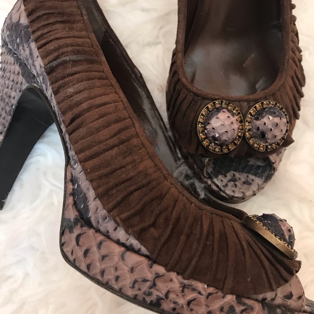 Isabella Fiore Peep-toe Leather Pumps